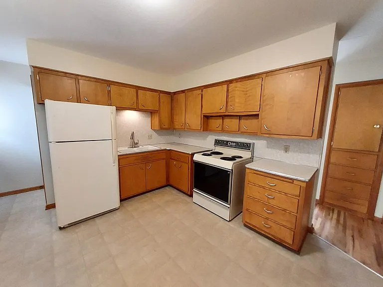 319 N Clayton Ave — Photo 6
