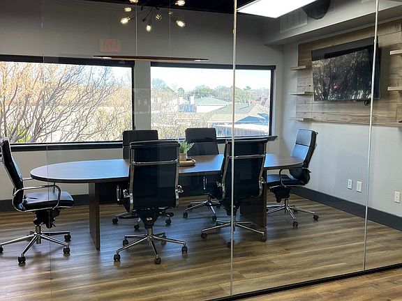 5th image of 2400 Garden Park Ct #D2