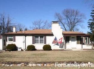 521 W Stonegate Rd, Peoria, IL 61614