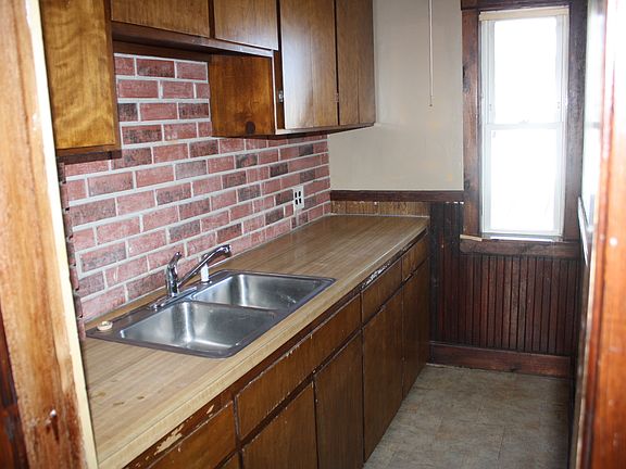 3rd image of 131 Gershom Ave