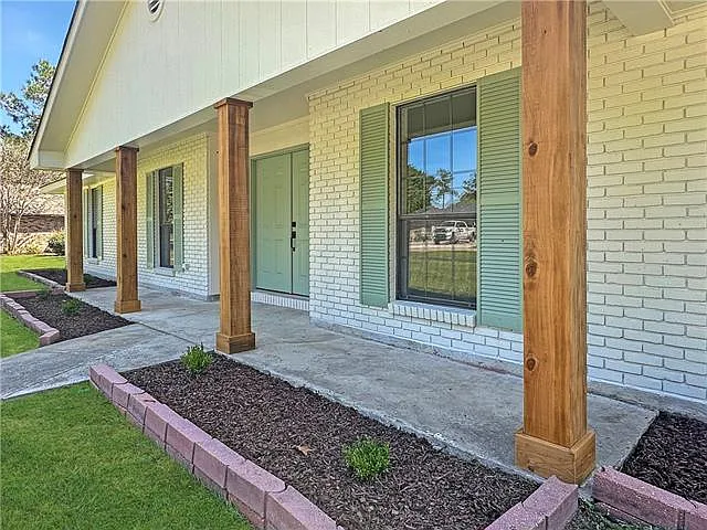 301 Steele Rd — Photo 2