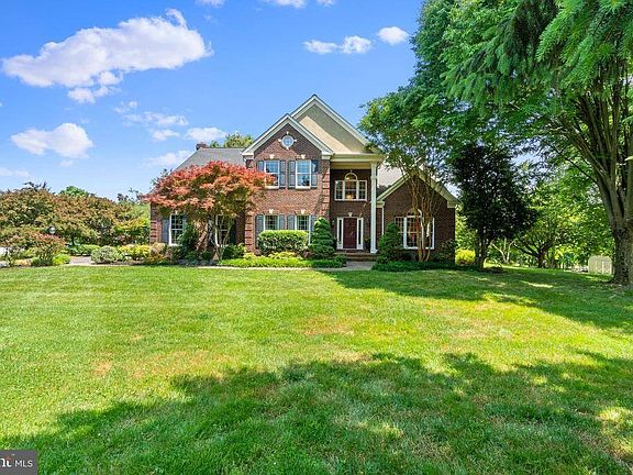 3rd image of 7009 Helmsdale Ct