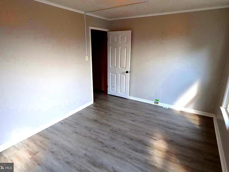 323 W North St — Photo 9