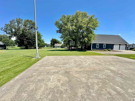 2nd image of 81 Oak Shadow Ln