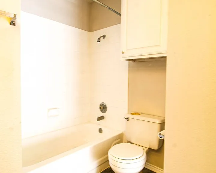 3815 Bremen Ave — Photo 26