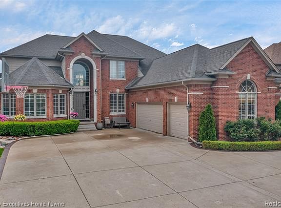 2nd image of 57281 Scenic Hollow Dr