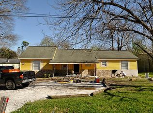 107 Prairie St, Highlands, TX 77562