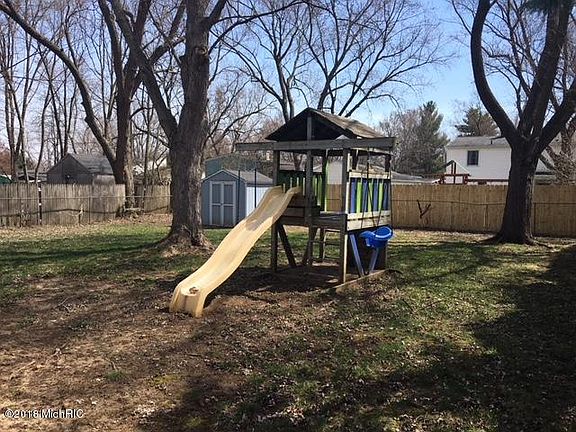 5th image of 801 W Milham Ave