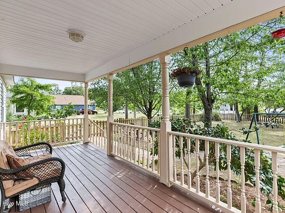 3rd image of 3766 Oakwood Drive SE