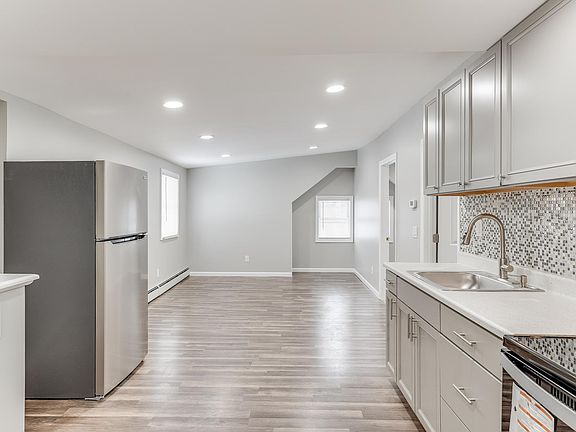 2nd image of 17 E 23rd St