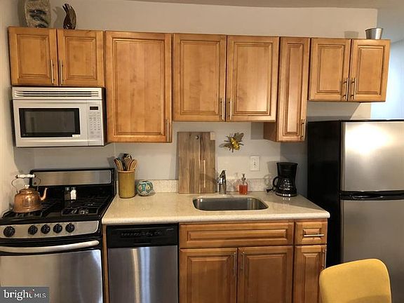 3rd image of 2033 Spruce St APT 1