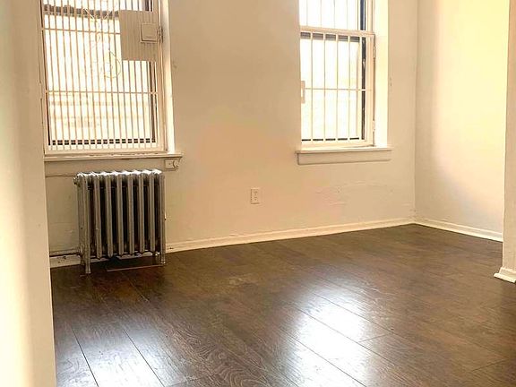 3rd image of 172 E 112th St APT 5c