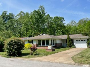 2014 W Norwood Dr, Carbondale, IL 62901