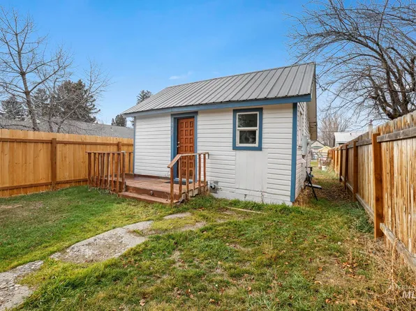 729 California St, Gooding, ID 83330