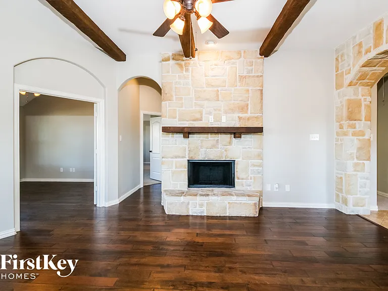 206 Lavaca Dr — Photo 3