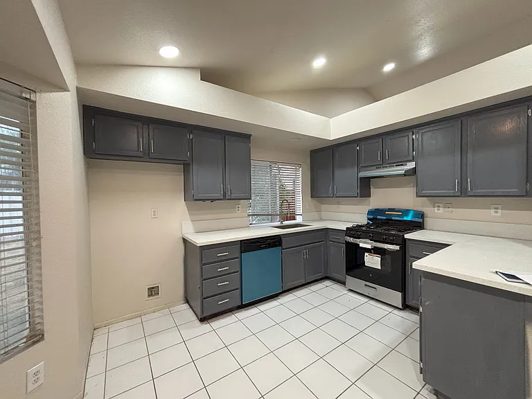 16135 Avenida De Loring — Photo 6