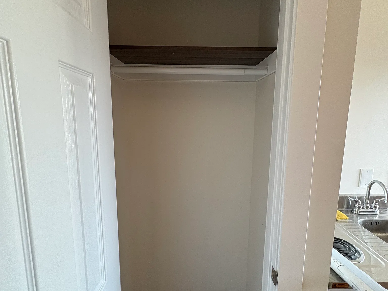 Studio, $800 — Photo 2