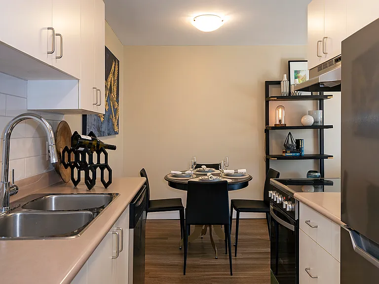 559 Nicola St — Photo 22
