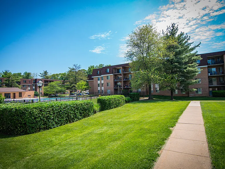 Oakton Park Apartments Building Pathway 27
