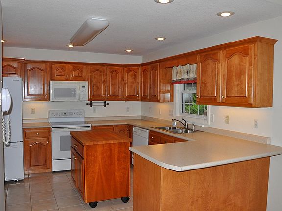 2nd image of 120 Morris Ln