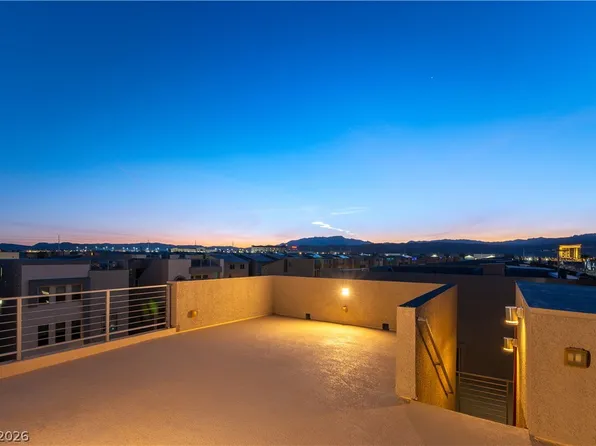 8012 Carpenter Creek Ave, Las Vegas, NV 89113