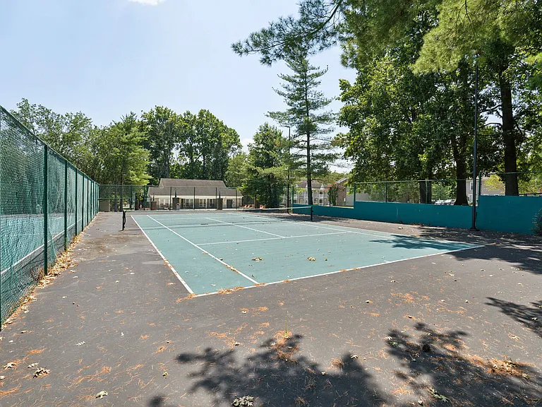 Piccadilly Apartments — Photo 9