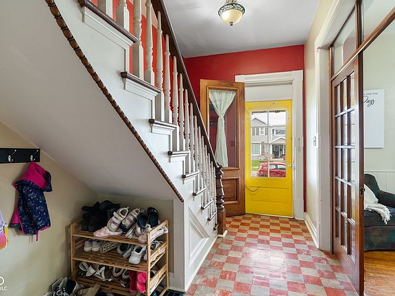 4th image of 409 E Jefferson St
