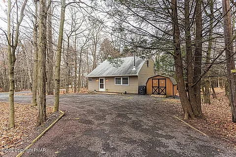 23 Redwood Dr — Photo 3