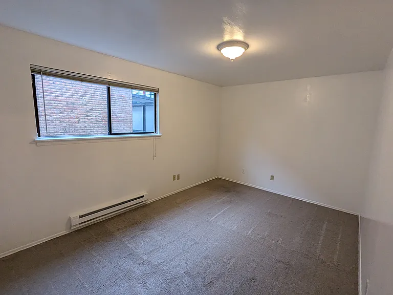 Cinebar Apartments — Photo 17