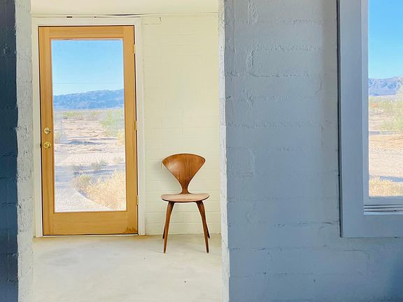 Front nook