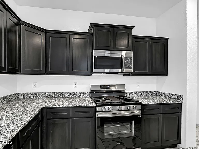 1657 Asbury St — Photo 21