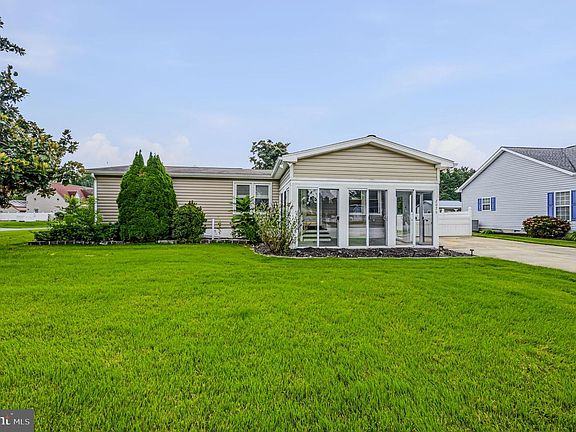 3rd image of 2079 Ramblewood Dr S