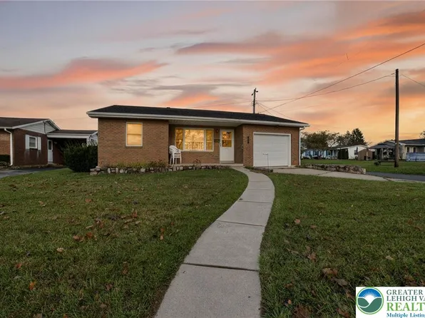 834 Hokendauqua St, Coplay, PA 18037