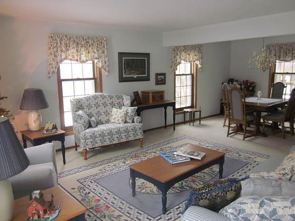 Living Room/Dining Room