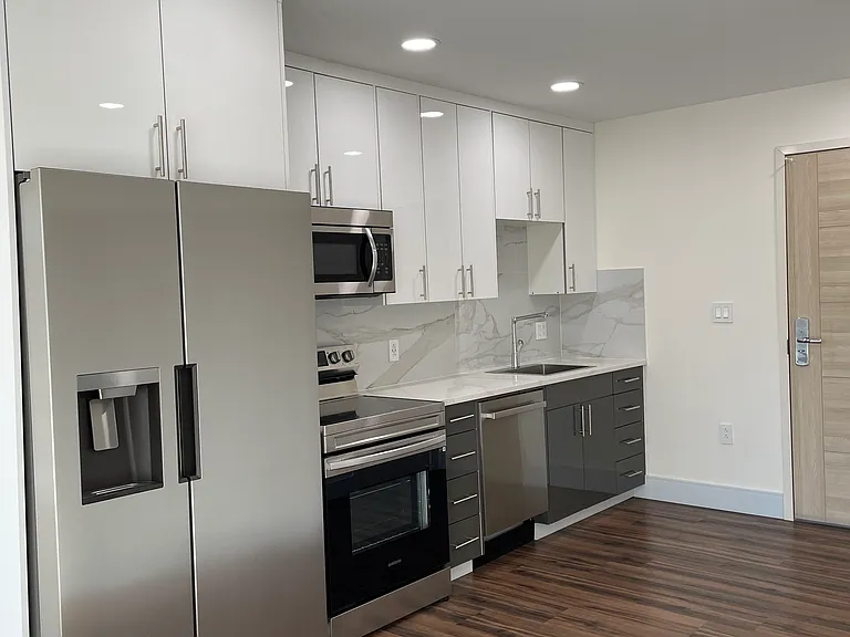 4906 Spruce St #308 — Photo 24