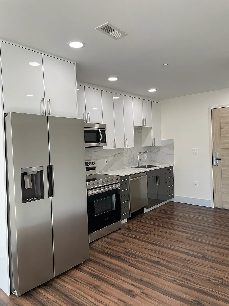 Photo 2 of 36 - 4906 Spruce St #208 - Philadelphia, PA Building Photo - 4906 Spruce St #208