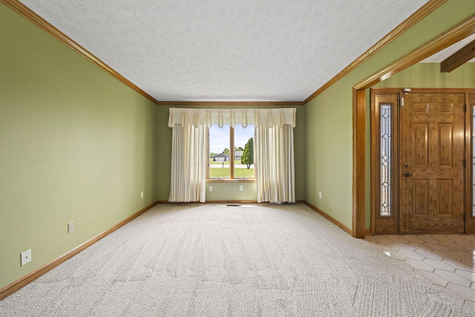 Listing photo 5 for 6002 Bowen Rd