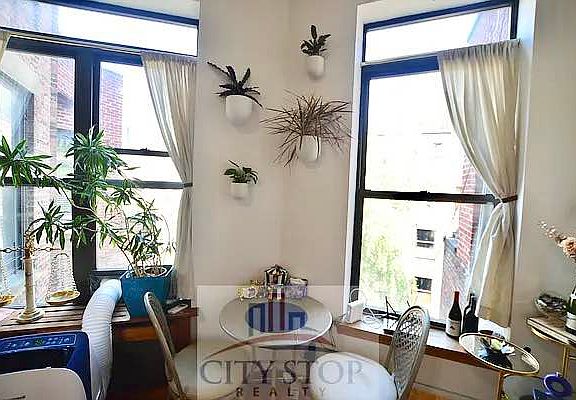 3rd image of 107 W 74th St APT 3R
