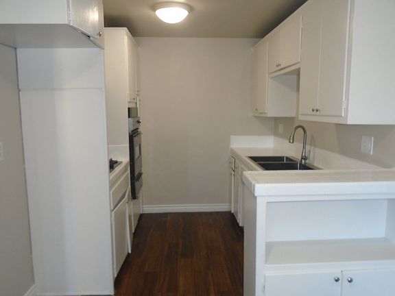 4th image of 694 Spruce Ave APT G