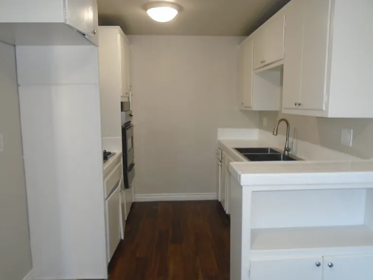 694 Spruce Ave #G — Photo 4