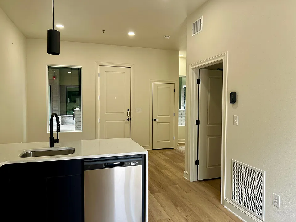 1801 Main St