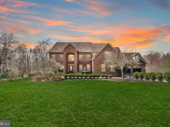 102 Pickwick Dr, Doylestown, PA 18901