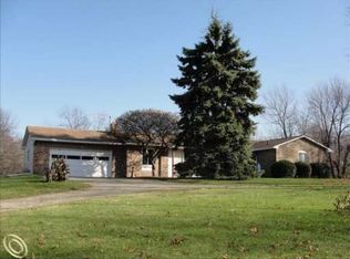 5790 Dora Ln, Clarkston, MI 48348