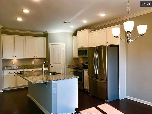 3rd image of 926 Lunette Dr