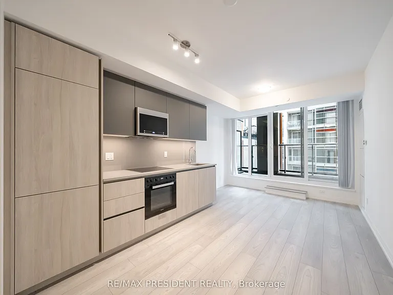 400 King St W #511 — Photo 10