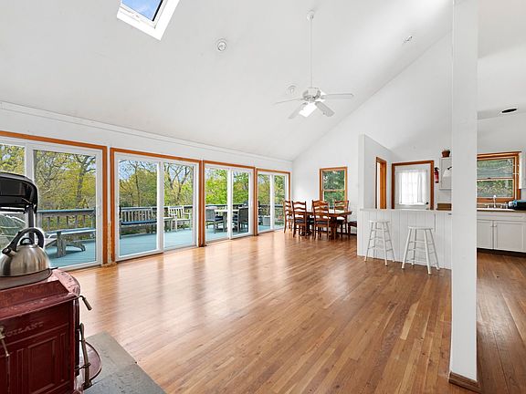 3rd image of 22 Renfrew Ln