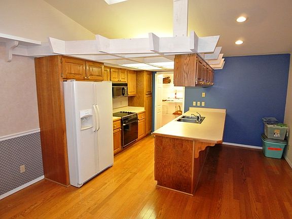 4th image of 19 Shadowbrook Dr