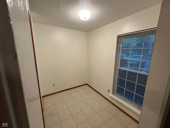 3rd image of 4303 Dahlia Ct