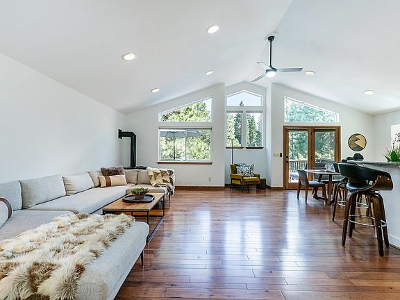 2nd image of 11046 Evergreen Cir