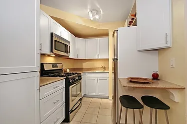 Rented by R New York